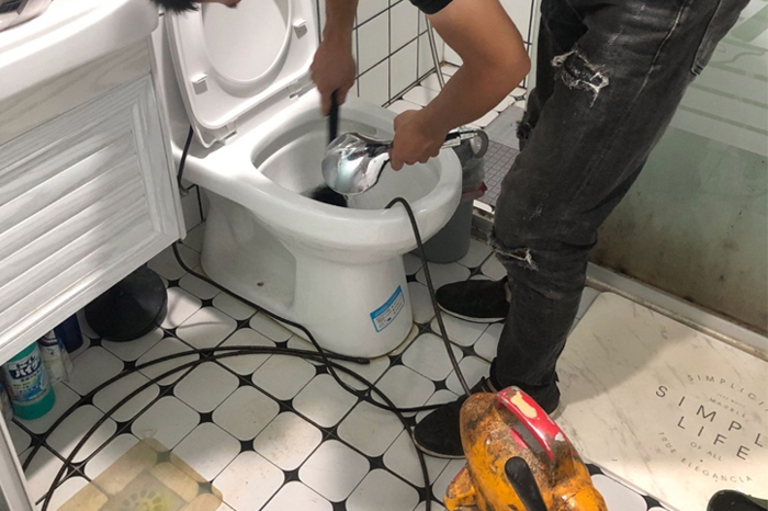 武鸣马桶堵塞自己疏通还是找师傅？专业上门服务让你省时更省心
