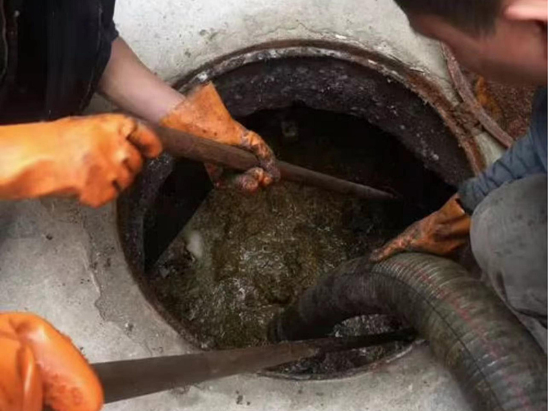 武鸣清理化粪池时如何避免沼气的危害？